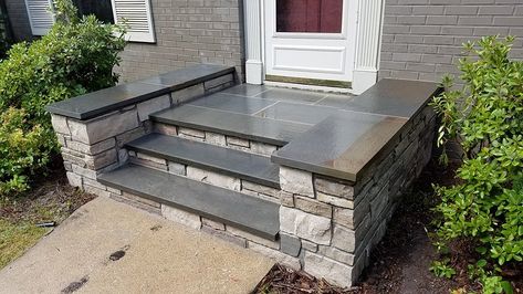 Stone Steps Front Door, Stoop Makeover, Front Steps Stone, Front Porch Stone Steps, Garden Walkway Ideas, Walkway Design Ideas, Natural Stone Steps, Stone Porch, Bluestone Steps