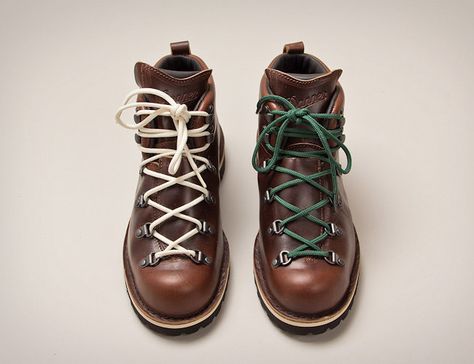 Danner Mountain Trail Left Bank Boot Vintage Hiking, Best Hiking Shoes, Danner Boots, Mountain Trail, Horween Leather, Hiking Fashion, Hiking Women, Danner Mountain Light Boot, Hiking Outfit