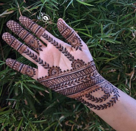 1. Mehndi Art 2. Henna Designs 3. Mehndi Patterns 4. Bridal Mehndi 5. Arabic Mehndi 6. Indian Mehndi 7. Intricate Mehndi 8. Contemporary Mehndi 9. Mehndi Tutorial 10. Mehndi Inspiration 11. Traditional Mehndi 12. Mehndi Artist Showcase 13. Easy Mehndi Designs 14. Mehndi for Beginners 15. Floral Mehndi 16. Geometric Mehndi 17. Peacock Mehndi 18. Festive Mehndi 19. Mehndi Fusion Styles 20. Mehndi Tips and Tricks Inside Mehandi Designs Simple, Mehedi Degins Front Hand, Simple Mehndi Designs Inside Hand, Front Finger Mehendi Designs, Mehndi Designs Inside Hand, Henna Designs Inside Hand, Mehndi For Beginners, Mehndi Tutorial, Finger Mehendi