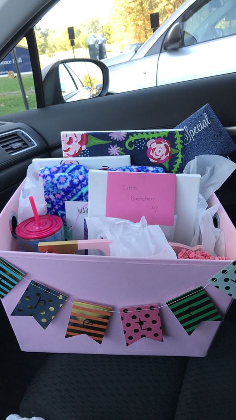 Big little baskets delta gamma Big And Little Baskets Ideas, Graduation Gifts College Grad, Big Sis Lil Sis Gifts, Cheer Sister Gifts, Big Lil Gifts, Big/little Baskets, Cheerleading Ideas, Sister Ideas, Big Little Basket