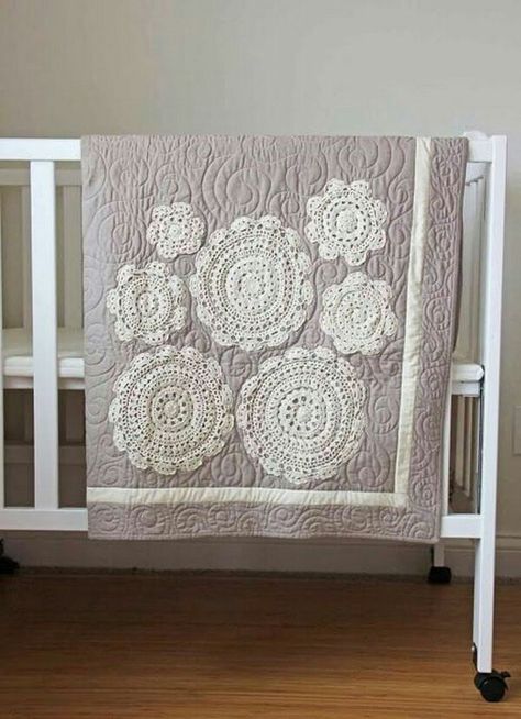 Doily Art, Doilies Crafts, Crochet Curtains, Paper Doilies, Quilt Baby, Diy Quilt, Girls Quilts, Lace Doilies, White Quilt