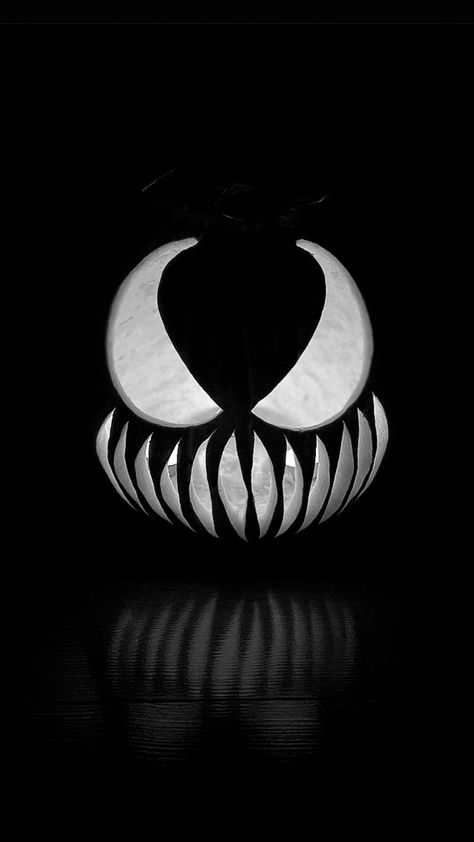 Venom Pumkin Carving, Plague Doctor Pumpkin Carving, Venom Jack O Lantern, Venom Pumpkin Carving Stencil, Pumpkin Carving Ideas Venom, Venom Pumpkin Painting, Venom Pumpkin Carving, Venom Pumpkin, Kids Pumpkin Carving