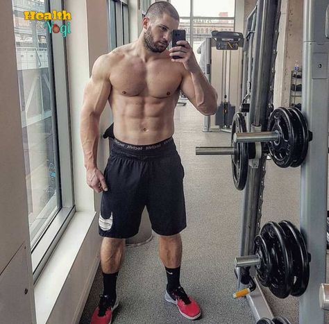 Ripped Body, Taking A Selfie, Mens Fashion Casual Outfits, Muscular Men, Body Inspiration, Muscle Men, Male Body, Fitness Training, Mens Fitness