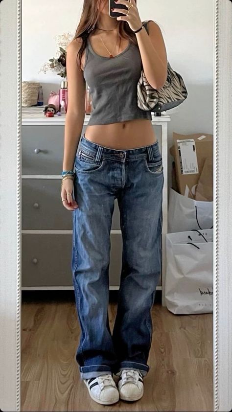 Travel Outfits For Women, Best Travel Outfits For Women, Airport Outfit Ideas, Sweatpants Outfit Ideas, Flight Outfit, Outfit Airport, Main Character Energy, Airport Outfits, Looks Jeans