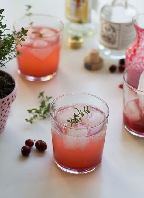 Cranberry Thyme Gin & Tonic | http://www.acozykitchen.com Cocktail Gin, Tonic Recipe, Fancy Drinks, Fall Cocktails, Gin Cocktails, Gin Tonic, Delicious Cocktails, 5 O Clock Somewhere, Drinks Cocktails