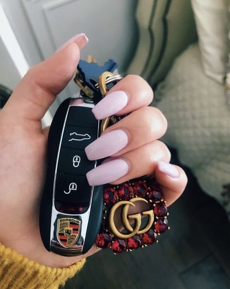 pinterest ✰ @/ eydeirrac Keys Aesthetic, Jeep Rims, Car Keychain Ideas, Best Cars For Teens, Sports Cars Lamborghini, Porsche Panamera Turbo, Girly Car Accessories, Travel Collage, Luxury Car Interior