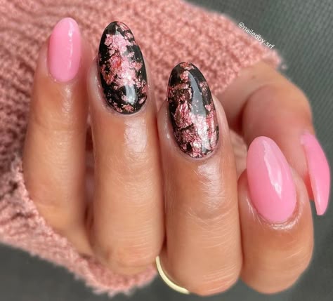 Trendy Nails Pink And Black, Nail Art On Dip Nails, Foiled Nails Designs, Pink Foil Nail Art, Nails With Flakes Design, Gel Nails With Foil Flakes, Nail Art With Foil Flakes, Pink Black Glitter Nails, Foil Flakes Nails