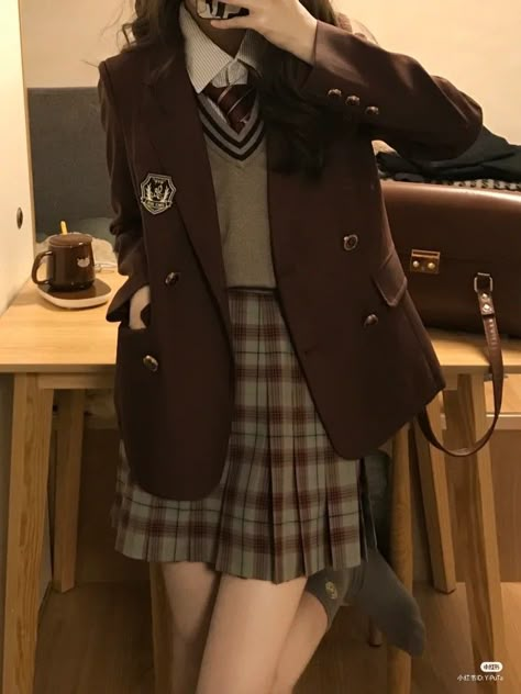 Cute Boarding School Uniforms, Boarding School Dr Uniform, Girls Boarding School Uniform, Brown Uniform School, Academy Uniform Aesthetic, Boarding School Uniforms Aesthetic, Light Academia Uniform, Red Uniform Aesthetic, Korean School Uniform Girls