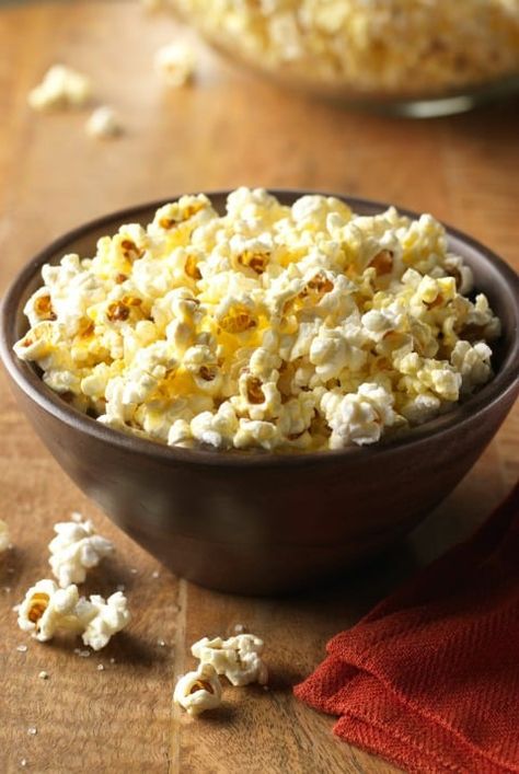 Healthy Low Fat, Low Calorie Snack: Coconut Oil Popcorn Recipe #coconutoilrecipes #coconutoil #lowcalorie #lowfat Coconut Oil Popcorn Recipe, Low Calorie Popcorn, Homemade Kettle Corn, Kettle Corn Recipe, Simple Sweets, Recipe With Honey, Won Ton, Corn Recipe, Creative Recipes