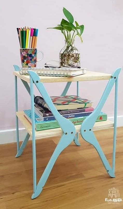 Upcycled Furniture Before And After, Upcycle Wood, Baby Mobil, Upcycled Furniture Diy, Diy Holz, Upcycled Home Decor, Table Cafe, Diy Coffee Table, Repurposed Furniture Diy