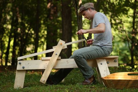 Project Gridless: How to Make a Shaving Horse Carpenter Workshop, Green Woodwork, Shave Horse, Shave Designs, Shaving Horse, Teaching Secondary, Making Toys, Green Woodworking, Work Benches