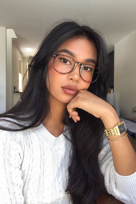 Glasses For Round Faces, Cute Glasses Frames, Glasses Outfit, Glasses Inspiration, Big Glasses, Glasses Trends, Womens Glasses Frames, Brown Glasses, Glasses Makeup