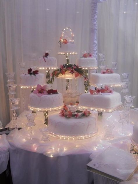 Cakes With Fountains, Fountain Wedding Cakes, Quince Cakes, Fancy Wedding Cakes, Quince Cake, Wedding Cake Display, Wedding Cakes Elegant, Quinceanera Cakes, Torte Cupcake