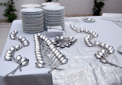 Table Layout Ideas, Napkins Table Settings, Table Settings For Parties, Wedding Table Layout, Silverware Display, Wedding Table Layouts, Table Etiquette, Cutlery Art, Party Layout