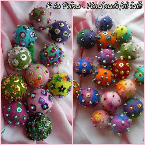 Felt Ball Crafts, Felt Wool Ball, Easy Yarn Crafts, Fiber Art Jewelry, Felt Beads, Pom Pom Crafts, Felt Embroidery, Felt Jewelry, Felt Balls