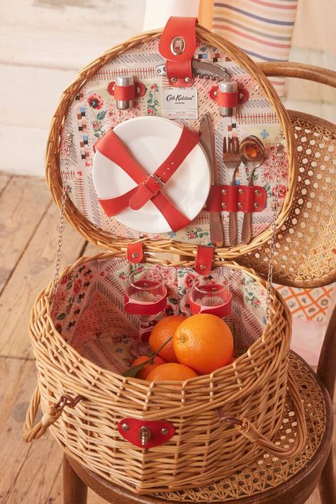 Designed in a unique heart shape, the basket is crafted from traditional willow and lined with our beautiful hand-drawn Patchwork print in 100% organic cotton. This decadent hamper includes glass wine goblets, china plates and stainless steel cutlery to make it even more special, plus a very handy cork screw and condiment pots. A coordinating patchwork picnic blanket in coated cotton canvas is also available separately as the finishing touch to this special set, perfect for spending long sunny a Picnic Gifts, Cork Screw, Picnic Inspiration, Patchwork Heart, Picnic Date, Picnic Set, Perfect Picnic, Family Picnic, Patchwork Print