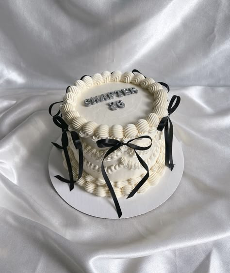 26 Birthday Cake, Black And White Cake, 14th Birthday Cakes, Circle Cake, 25th Birthday Cakes, Single Tier Cake, 13 Birthday Cake, Ribbon Cake, Vintage Birthday Cakes