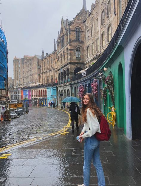 Scotland Life Aesthetic, Rainy Scotland, Scotland Study Abroad, Scotland Girl, Summer In Scotland, Edinburgh Aesthetic, Scotland Outfit, Scotland Summer, Scotland Aesthetic