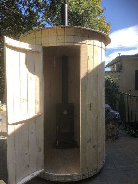 Sauna Wood Stove, Homemade Sauna, Building A Sauna, Wood Sauna, Wooden Mobile, Sauna Diy, Sauna House, Barrel Sauna, Finnish Sauna