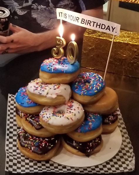 Donut Pyramid, Bday Surprise, Bday Decoration, Cake Bday, Donut Birthday Cake, Donut Tower, Birthday 21, Photography Birthday, Birthday Donuts