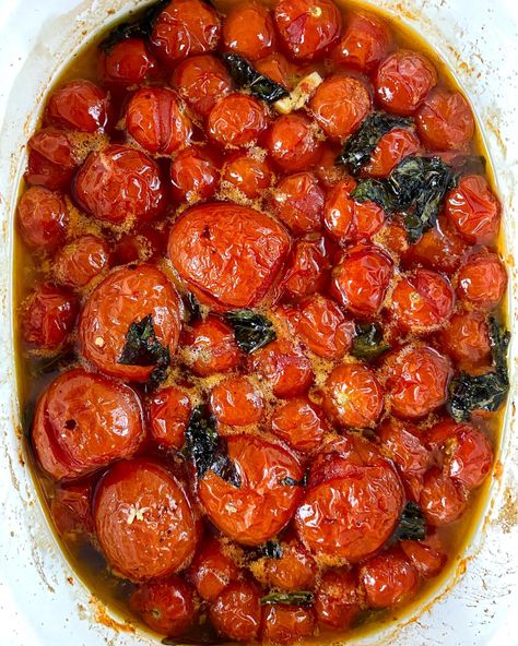 Confit Tomatoes Recipe, Cherry Tomato Confit Recipe, Fall Tomato Recipes, Tomato Confit Pasta, Tomato Confit Recipes, Tomatoes Confit, Tomato Side Dish, Confit Tomatoes, Cherry Tomato Confit