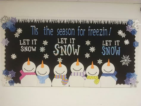 Snowman Bulletin Boards For School, Christmas Decor For Bulletin Boards, Holiday Boards Bulletin, Winter Teacher Bulletin Board Ideas, Holiday Bulletin Board Ideas For School, Winter School Display, Winter Work Bulletin Board Ideas, Winter Posters School, Winter Board Decoration