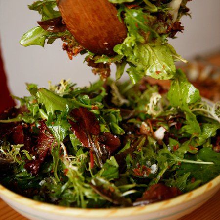 Mesclun Salad, Blue Cheese Recipes, Green Salads, Recipes Salads, Classic Caesar Salad, Antipasto Salad, Green Salad Recipes, Crunchy Salad, Simple Green Salad