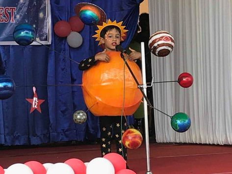 Patrick's fancy dress competition Fancy Dress Competition For Kids, Fancy Dress Competition Ideas, Cartoons Rangoli Design, Cartoons Rangoli, Freedom Fighters Of India, Competitions For Kids, Fancy Dress Competition, Garba Dress, Planet For Kids