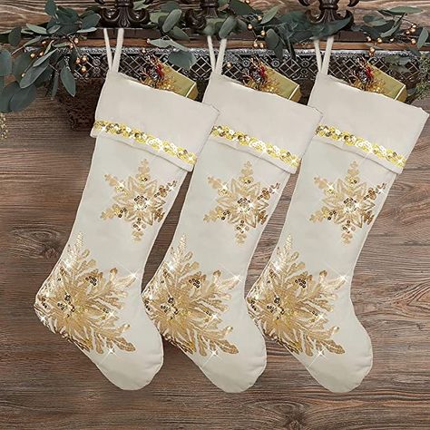 White Christmas Stockings Diy, Elegant Stockings Christmas, Christmas Stockings Aesthetic, White Winter Party Stockings, Stockings Aesthetic, Beige Stockings Christmas, Gold Christmas Stockings, Classy Christmas Decor, White Christmas Stockings