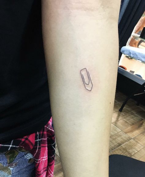 minimalist paperclip tattoo Paper Clip Tattoo, Paperclip Tattoo, Tattoo Stick N Poke, J Tattoo, Jellyfish Tattoo, Clever Tattoos, Stick N Poke, Family Tattoo, Stick N Poke Tattoo