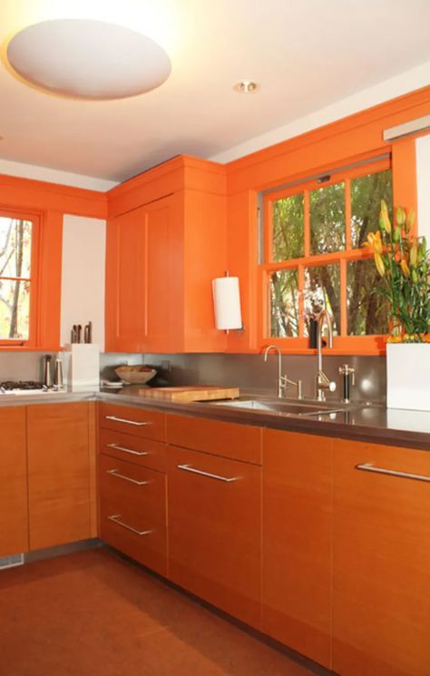 Kitchen Spotlights, Orange Kitchen Decor, Kitchen Cabinet Color Ideas, Kabinet Dapur, Orange Kitchen, Brown Kitchens, Orange House, Kitchen Cabinet Colors, Kitchen Color