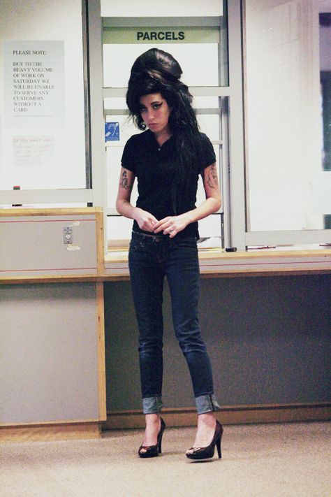 Amy Winehouse : Photo Amy Winehouse Style, Amy W, Amazing Amy, Amy Winehouse, Female Singers, Back To Black, Beautiful People, Diva, My Style