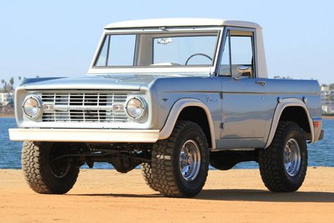 This 1968 Ford Bronco is a cool half-cab model with a non-factory but well-chosen 351W mated to what's likely to be the original 3-speed manual gearbox. The truck itself looks nice inside, out and underneath, with a mild 3" lift, flares, and big rolling stock on top, and power steering and Old Trucks Chevy, Old Bronco, Chevy Trucks Older, Studebaker Trucks, Classic Bronco, Early Bronco, Chevy Nomad, Ford Broncos, Model Trucks