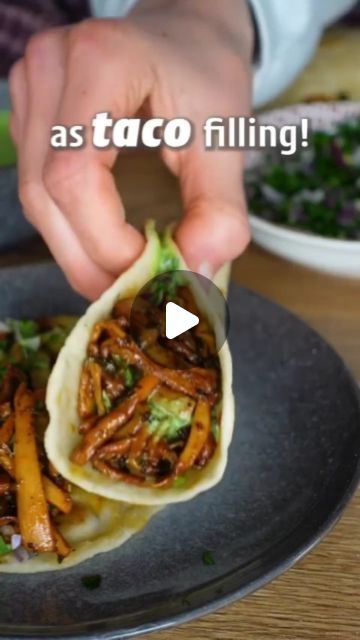 Plant Based Recipe on Instagram: "MUSHROOM TACOS 🌮  By @Fitgreenmind  𝗧𝗵𝗲 𝗖𝗼𝗺𝗽𝗹𝗲𝘁𝗲 𝗣𝗹𝗮𝗻𝘁 𝗕𝗮𝘀𝗲𝗱 𝗕𝘂𝗻𝗱𝗹𝗲 𝗳𝗲𝗮𝘁𝘂𝗿𝗲 𝗼𝘃𝗲𝗿 𝟮𝟬𝟬+ 𝘃𝗲𝗴𝗮𝗻 𝗿𝗲𝗰𝗶𝗽𝗲𝘀 + 𝟮𝟴 𝗱𝗮𝘆 𝗺𝗲𝗮𝗹 𝗽𝗹𝗮𝗻 𝗟𝗜𝗡𝗞 𝗜𝗞 𝗕𝗜0 ⬆️ 🔗 @plant.based.recipe  Maya ✨ RECIPE (4 servings, 60min prep time): -1/2 cup (125ml) orange juice -6 Tbsp soy sauce -1 Tsp chili paste -a handful chopped cilantro -2 Tsp each cumin and oregano -2 limes, juiced -1/4 cup (60ml) olive oil -450g mushrooms (I used king oyster mushrooms) Marinate at least 30mins. “Salsa verde”: -a bunch cilantro or parsley -2 cloves garlic -4 Tbsp vegan yogurt -4 Tbsp vegan mayo -1/2 lemon -1 Tsp cumin -1 Tsp agave -salt to taste Blend until smooth. Serve in soft taco shells.  Comment ""😍"" if you want to try this! . ." Soft Taco Shells, Mushrooms Recipes, King Oyster Mushrooms, Mushroom Tacos, Plant Based Recipe, King Oyster, Taco Shells, Marinated Mushrooms, Vegan Mayo