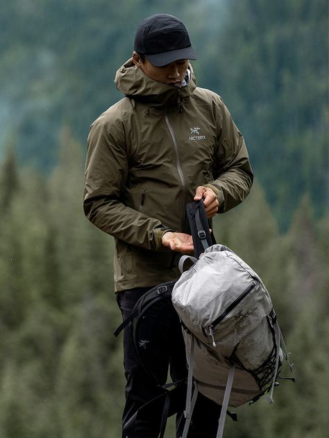 Men Hiking Outfit, Mens Outdoor Style, Spring Hiking Outfits, Outdoorsmen Style, Hiking Outfit Men, Trekking Outfit, Mens Outdoor Fashion, Hiking Outfits, Mens Outdoor Clothing