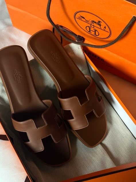 Hermes, Hermès, sandals, oran, oran sandals, aesthetic, summer shoes, summer, vacation shoes, shopping, unpacking, Hermes shoes, Hermes sandals, luxury Aesthetic Summer Shoes, Hermes Oran Sandals Outfit, Hermes Slides, Sandals Aesthetic, Vestidos Sport, Hermes Slippers, Hermes Sandals, Hermes Oran Sandals, Fancy Sandals