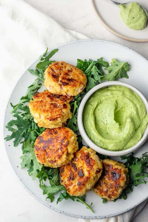 Quinoa Patties, Quinoa Burger, Quinoa Recipes Easy, Crispy Quinoa, Quinoa Burgers, Vegetarian Quinoa, Patties Recipe, Vegetarian Appetizers, Quinoa Recipes