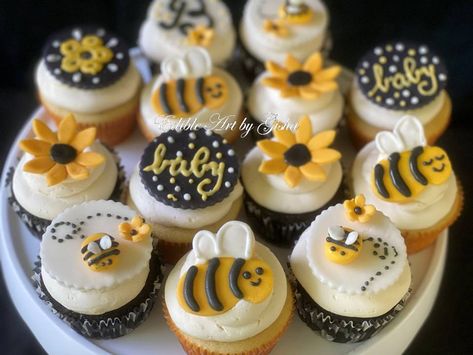 Bee themed cupcakes - Baby shower cupcakes Bee Gender Reveal Cupcake Ideas, What Will It Bee Cupcakes, Sunflower And Bee Cupcakes, Bee Themed Cupcakes Shower Ideas, Honey Bee Cupcakes Ideas, Bumble Bee Cupcakes Ideas, Bee Hive Cupcakes, Honey Bee Cupcakes, Bee Cupcakes Ideas