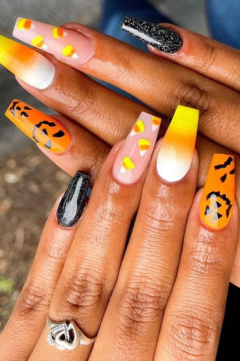 23 Candy Corn Nail Art Ideas For Halloween 2021 Corn Nail Art, Nails For Halloween, Candy Corn Nails, Halloween Manicure, Manicure Designs, Cute Halloween Nails, October Nails, Ideas For Halloween, Nail Candy