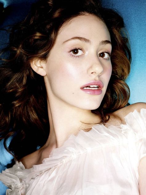 Emmy Rossum Emmy Rossum, Celebrities Female, Beauty Fashion, Style Icons, Actresses, Queen, Celebrities, Beauty