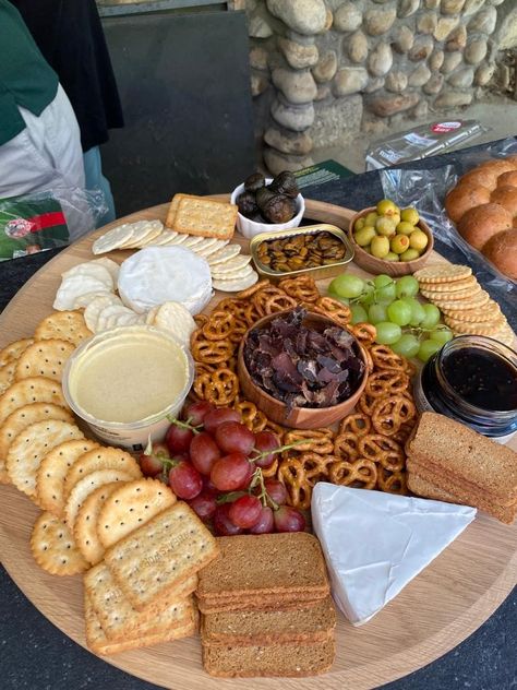 Charcuterie Board picnic inspiration Charcuterie Board Picnic, Wedding South Africa, Charcuterie Board Wedding, Charcuterie Board Ideas, Snack Platter, Picnic Inspiration, Grazing Table, Board Wedding, Grazing Tables