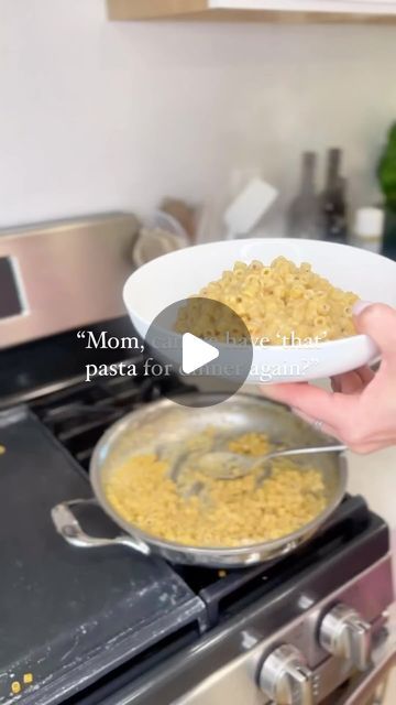 @thefeedfeed on Instagram: "This Chili Crisp Alfredo Pasta recipe from @hi.itshollyb is about to be one of your new favorite pasta dishes.

This easy pasta recipe has a slight kick from chili crisp, which is mellowed out with a touch of heavy cream. 

INGREDIENTS:
2 tablespoons olive oil
1 tablespoon garlic, minced
1 1/2 cup pasta (I use Ditalini pasta)
2-3 cups chicken broth
1/3 cup heavy cream
2 tablespoons butter
1 tablespoon garlic chili crisp**
1/2 cup Parmesan, plus more for serving
1 tablespoons parsley
Salt & pepper, to taste

RECIPE:
1. In a skillet, heat olive oil and minced garlic in a pan.
2. Add pasta (enough to cover the bottom of the pan) and stir to coat it with olive oil.
3. Pour in enough chicken broth (2-3 cups) to boil the pasta. • • Bring to a boil, then let it simmer Garlic Chili Crisp, Chile Crisp, Fried Pasta, Slow Cooker Bbq Ribs, Chili Crisp, Pasta Recipes Alfredo, Ditalini Pasta, Chicken Alfredo Pasta, Tiktok Famous