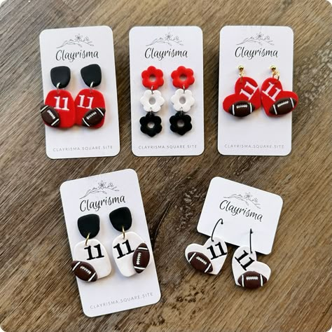 I am now taking orders on these super cute and customizable Game Day Earrings!🤩🏈 Head to my website to customize yours today!✨ • • • #gamedayoutfit #gamedayaccessories #gamedayearrings #footballearrings #fangear #polymerclayearrings #clayesrrings #polymerclaycreations #footballclayearrings #handmadeearrings #custommade #customearrings #customsportswear #customfootballearrings #customfangear #teamspiritaccessories #polymerclayfootballearrings #mamaowned #shopsmall Soccer Clay Earrings, Chiefs Clay Earrings, School Spirit Clay Earrings, Clay Sports Earrings, Clothing Booth Display, Clothing Booth, Engraver Projects, Sports Earrings, Football Earrings