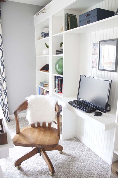 A built in section for the computer.... This just became a must. Great way to incorporate the technology without letting it overrun the space! Bureau Hack Ikea, Billy Bookcase Office, Ikea Home Office, Bookcase Makeover, Billy Ikea, Ikea Built In, Ikea Desk Hack, Desk Hacks, Billy Bookcase Hack