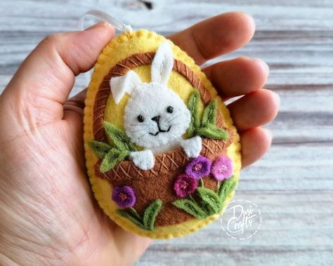 Felt Egg, Felt Plushie, Easter Egg Gifts, Easter Tree Ornaments, Easter Arrangement, Easter Ornaments, Easter Embroidery Designs, Decorated Eggs, Kawaii Crafts