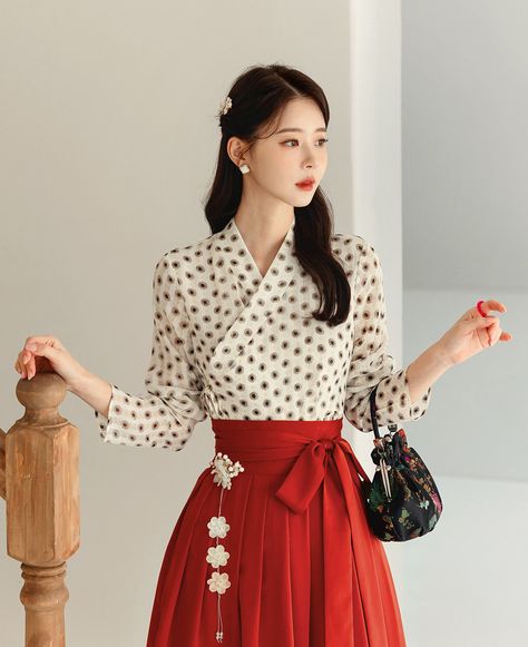 Korean Hanbok Modern, Hanbok Fashion, Hanbok Women, Modern Hanbok Dress, Modest Classy, Hanbok Dress, Korea Dress, Wrapped Skirt, Modern Hanbok