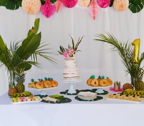 Luau Cake Table, Tropical Party Cake, Hawaiian Party Cake, Tropical First Birthday, Tropical Birthday Cake, Tropical Party Ideas, Camila Belle, Birthday Cake Table, Moana Theme Birthday