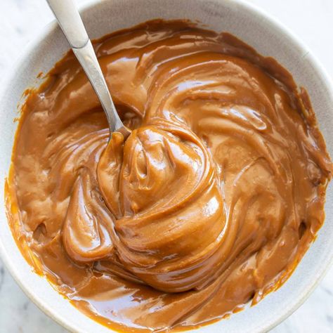 My one-ingredient vegan caramel sauce recipe turns out creamy, glossy, and rich. Stovetop, slow cooker, and microwave cooking options. Vegan Caramel Sauce Recipe, Keto Dressing, Caramel From Condensed Milk, Condensed Coconut Milk, Handmade Ice Cream, Caramel Dip, Vegan Baking Recipes, Caramel Recipes Sauce, Vegan Caramel