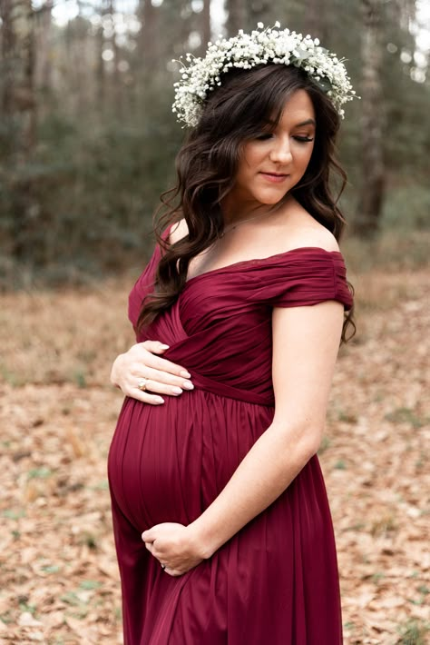 Pragnency Photoshoot Ideas, Martenity Shoot Ideas Outdoor, Hairstyle For Maternity Photoshoot, Metanity Shoot, Matertiny Photos Photoshoot Ideas, Meternati Photo Shoot Ideas, Matanity Shoot, Pregnate Photoshoot, Metarnity Photoshoot Poses