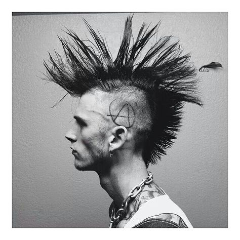 Mohawk is back! Yay! #mgk #LTFU #LACEUP #EST Punk Culture, Punks Not Dead, Mohawks, Punk Hair, Black Veil, Photo Projects, Punk Goth, Punk Fashion, Punk Rock